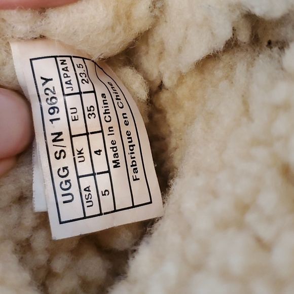 Ugg Bailey Button Triplet Boots - Picture 7 of 12